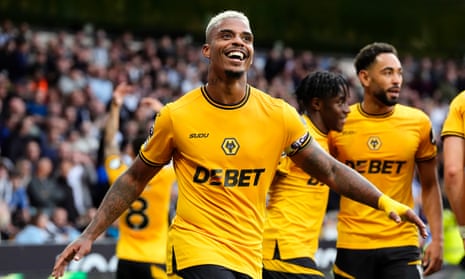 Wolverhampton Wanderers player wearing kit with Debet logo