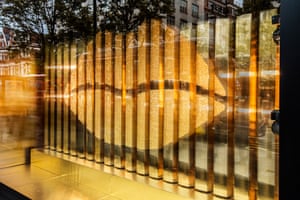 The Gold Lips window in Pat McGrath’s Selfridges pop-up store.