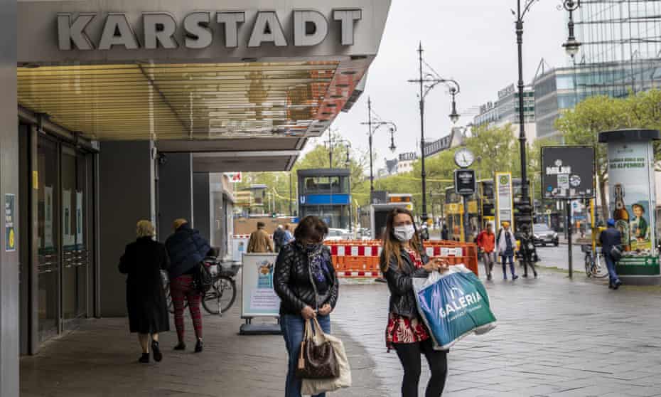 Shoppers wearing protective masks in Berlin