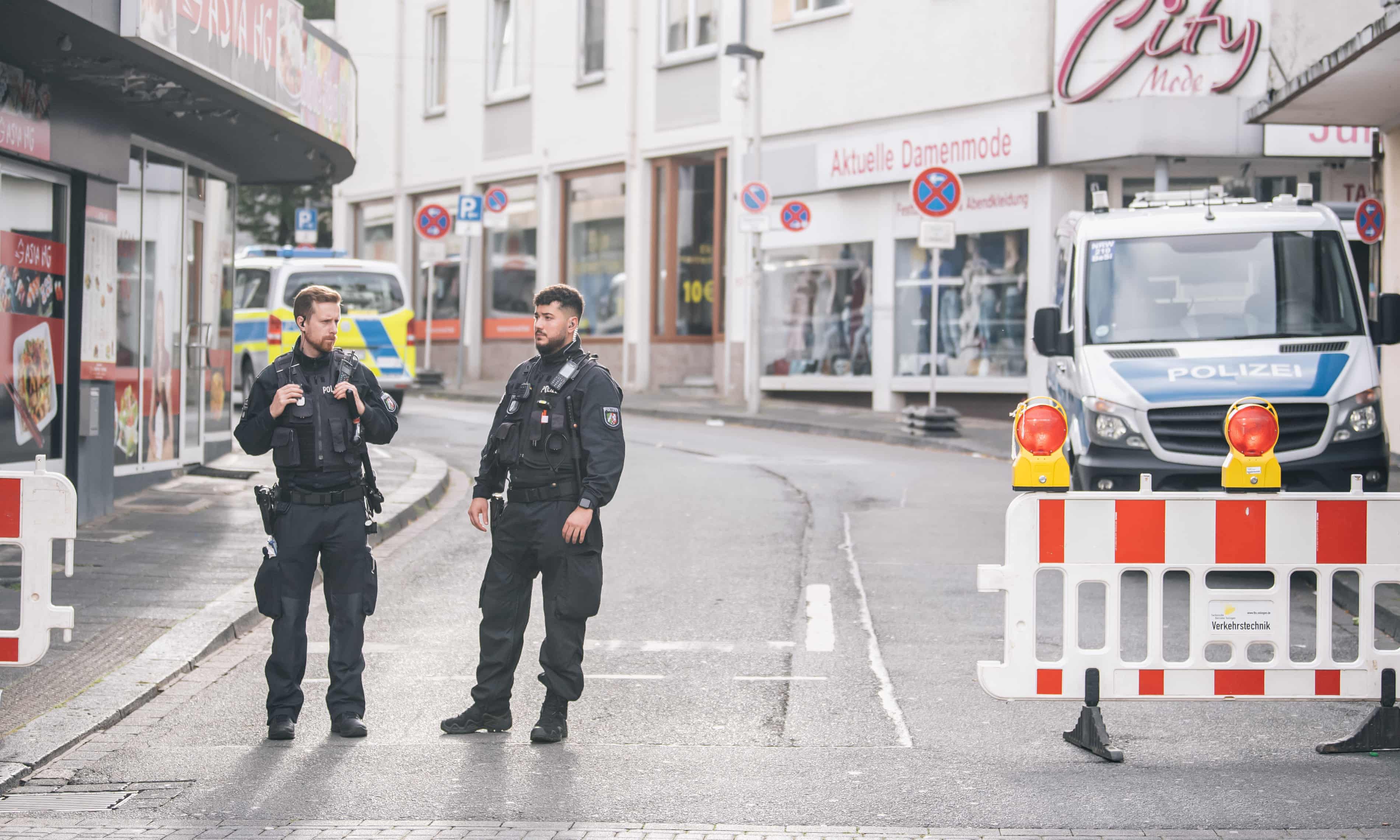 Solingen stabbing attack: 15-year-old detained by German police as two men and one woman killed at festival (theguardian.com)