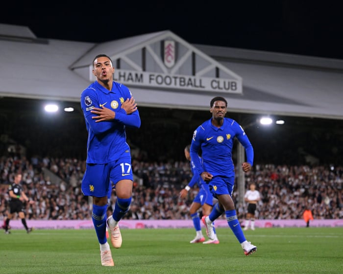 Palmer purrs but Sánchez shaky as Chelsea start with a win | Football Weekly video