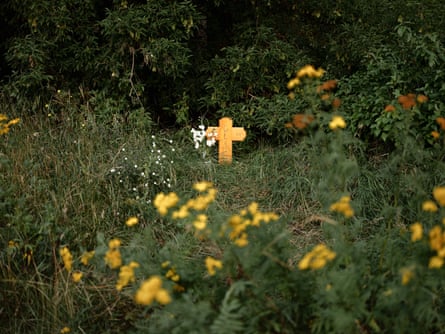The location where Bellesen fatally shot her abusive ex-husband. A cross now lays there, with flowers and notes from his and Rachel’s adult sons, and other loved ones.