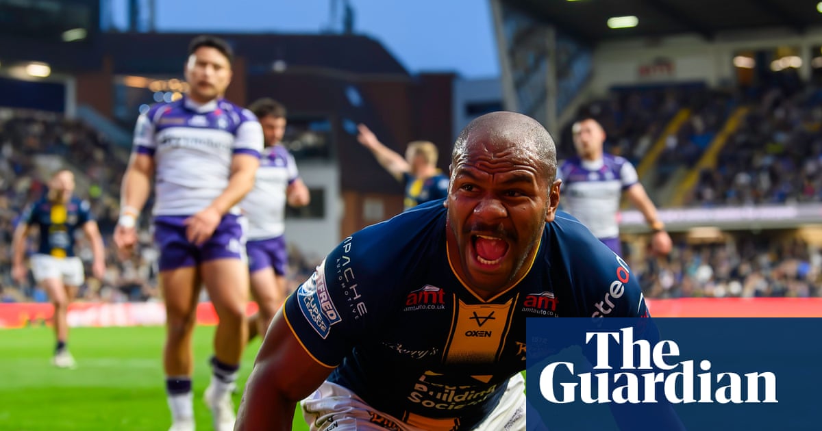 Sivo hat-trick keeps Leeds on top as they hold off Wakefield fightback