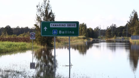 NSW floods: wall of water racing towards Ballina as Lismore begins flood cleanup – video