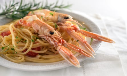 Spaghetti with prawns.
