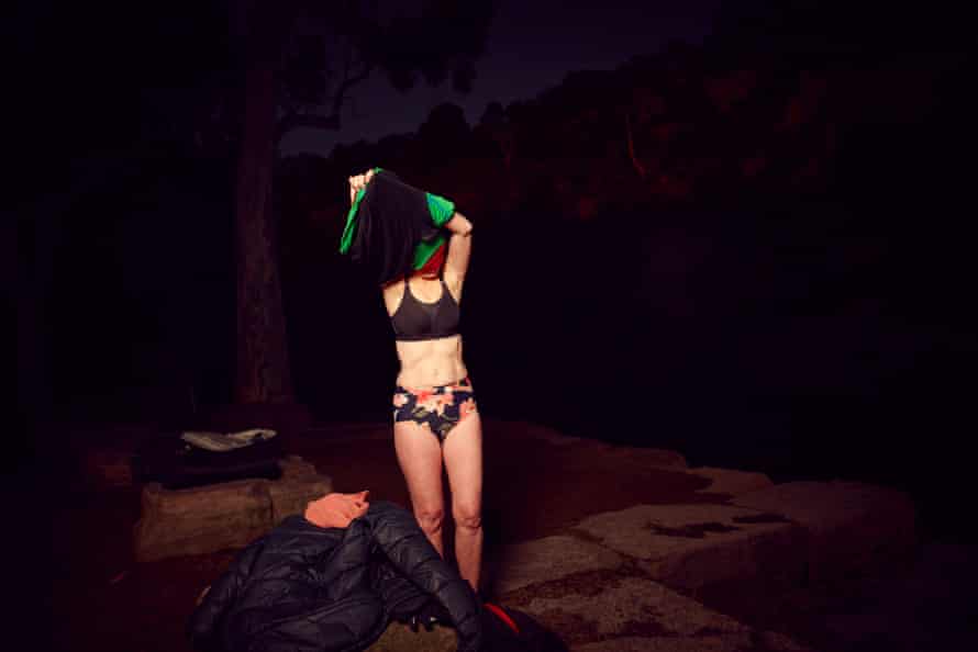 Fran Cusworth prepares for an early morning swim.  She is completely dark when the Yabbies meet at Deep Rock.