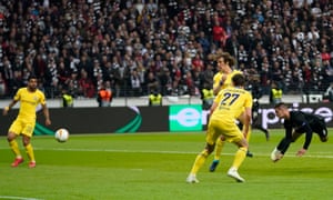 The Frankfurt Luka Jovic meets the opening goal.