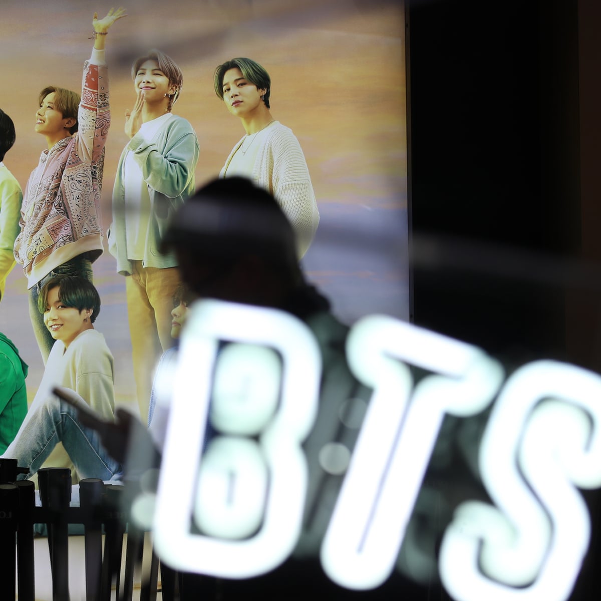 K Pop Band Bts Scores Huge Hit On South Korea Stock Market In Management Firm S Ipo Bts The Guardian