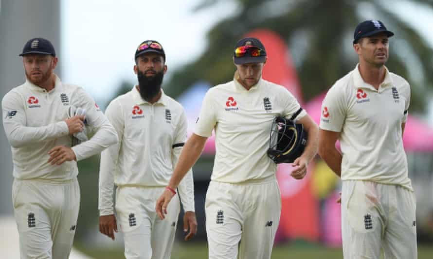 Joe Root and his teammates trudge off after defeat