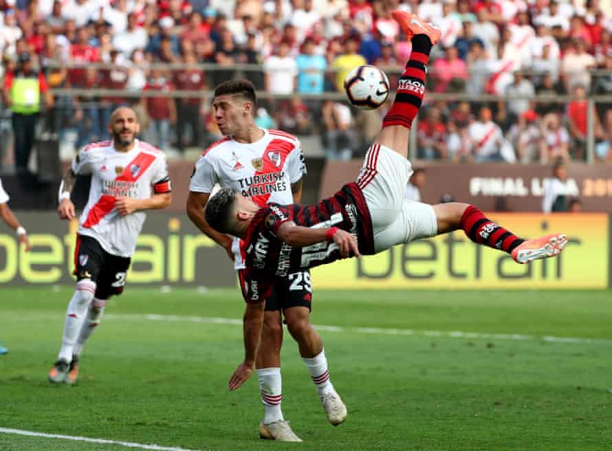 Flamengo’s Giorgian de Arrascaeta shoots at goal with an overhead kick.