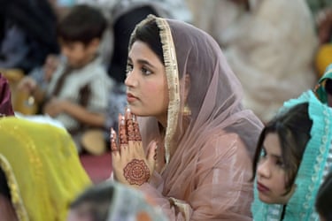 A Pakistani Christian girl prays.