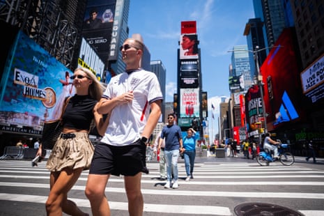Torcedores da Inglaterra na Times Square, em Nova York.