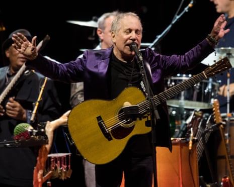 Paul Simon Performs At Royal Albert Hall<br>LONDON, ENGLAND - NOVEMBER 07: Paul Simon performs at Royal Albert Hall on November 7, 2016 in London, England. (Photo by Samir Hussein/Getty Images)