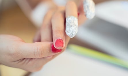 Removing nail polish from hand fingers with foil, damaging nails
