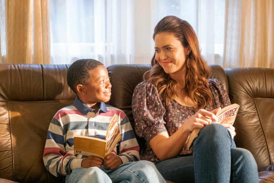 Ca’Ron Jaden Coleman as Randall and Mandy Moore as Rebecca