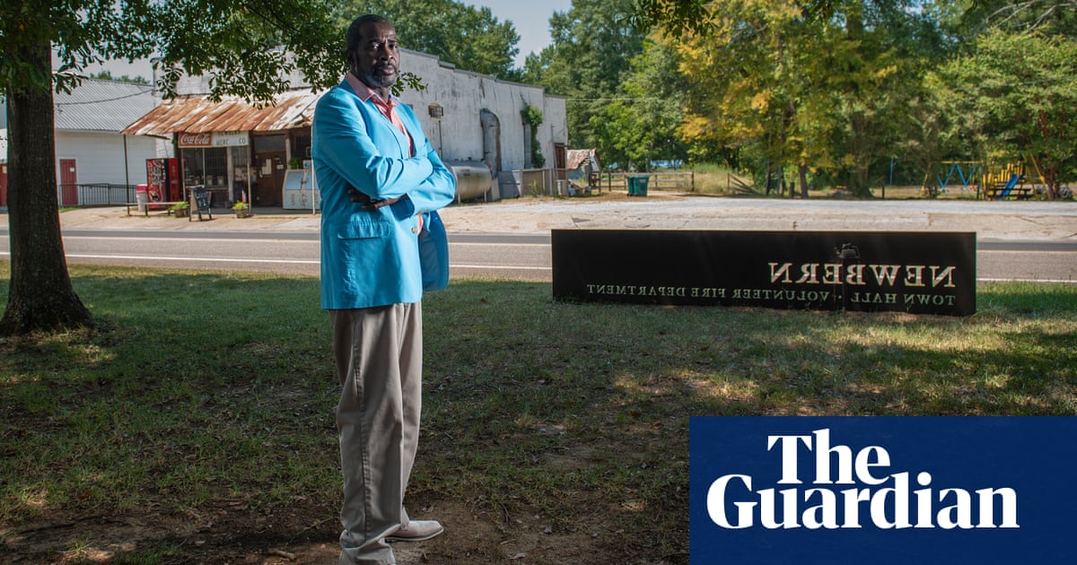 Black Alabama mayor reinstated after nearly four-year battle