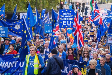 Des milliers de partisans de l'UE ont défilé de Hyde Park à la place du Parlement.