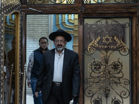 A rabbi at the entrance of a synagogue