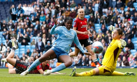 Khadija Shaw scores past Mary Earps.