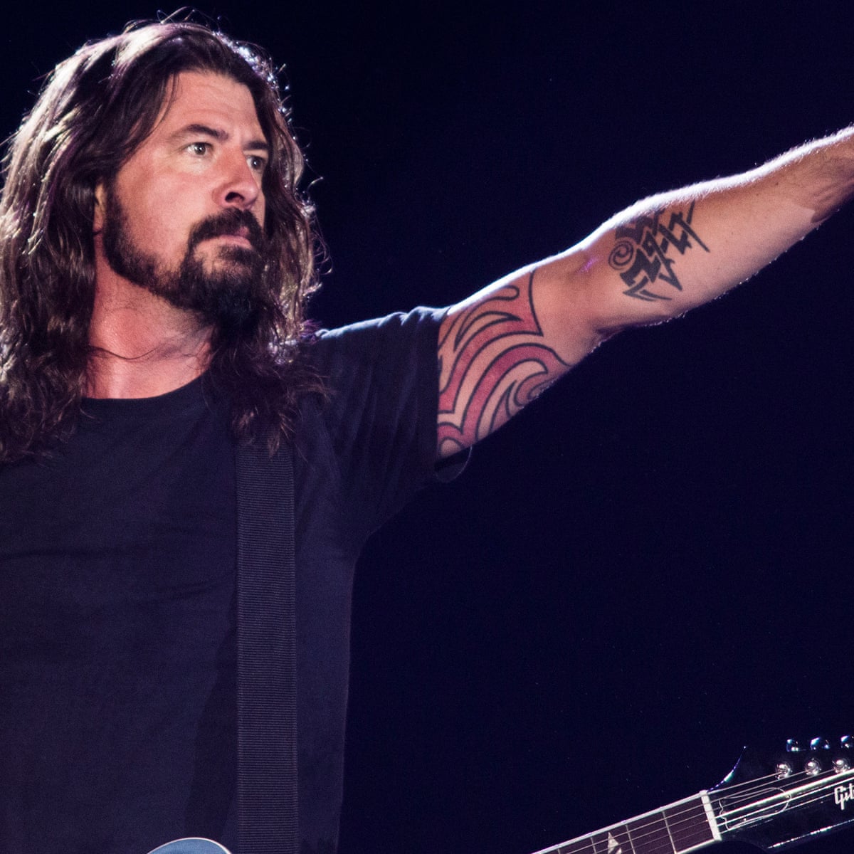 Foo Fighters Dave Grohl I Got 6 000 Muffins From Lionel Richie After Missing Glastonbury Dave Grohl The Guardian