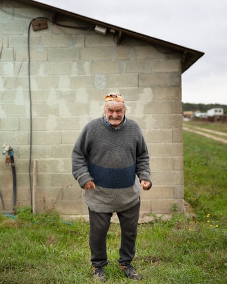 Didier Eymard is an organic winegrower in Saint-Ciers-sur-Gironde. His family has been working the land for at least five generations. He is a rare sceptic, saying: ‘Henry IV drained the marsh in the 17th century. But with climate change, the water will come back, I can feel it. What a crazy idea to build a nuclear power plant here.’