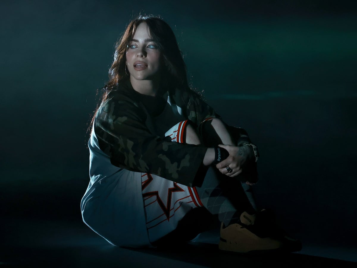 Billie Eilish trong concert Hit Me Hard and Soft