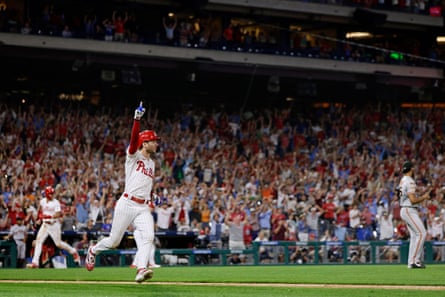 Trea Turner thanks Phillies fans for ovation with billboard ad
