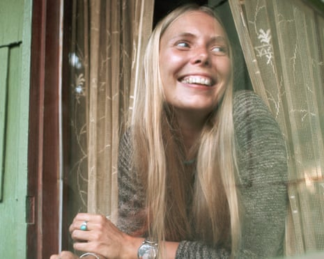 Joni Mitchell in Window<br>Singer-songwriter Joni Mitchell looks out of a window at her Laurel Canyon home, 1970. (Photo by Henry Diltz/Corbis via Getty Images). THIS PIC IS £100 PER USAGE - FROM GETTY. James.Arnold@gettyimages.com