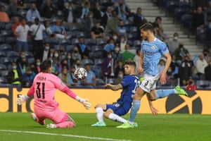 Manchester City v Chelsea: Champions League final – live! 1 Christian Pulisic of Chelsea scoops the ball wide under pressure.