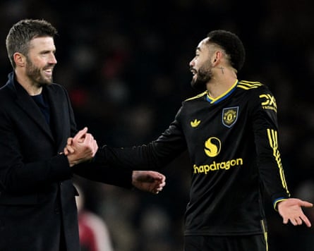 Premier League - Arsenal v Manchester UnitedSoccer Football - Premier League - Arsenal v Manchester United - Emirates Stadium, London, Britain - January 25, 2026
Manchester United's Matheus Cunha celebrates after the match with Manchester United manager Michael Carrick REUTERS/Dylan Martinez EDITORIAL USE ONLY. NO USE WITH UNAUTHORIZED AUDIO, VIDEO, DATA, FIXTURE LISTS, CLUB/LEAGUE LOGOS OR 'LIVE' SERVICES. ONLINE IN-MATCH USE LIMITED TO 120 IMAGES, NO VIDEO EMULATION. NO USE IN BETTING, GAMES OR SINGLE CLUB/LEAGUE/PLAYER PUBLICATIONS. PLEASE CONTACT YOUR ACCOUNT REPRESENTATIVE FOR FURTHER DETAILS..