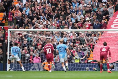 Morgan Gibbs-White scores from the penalty spot.