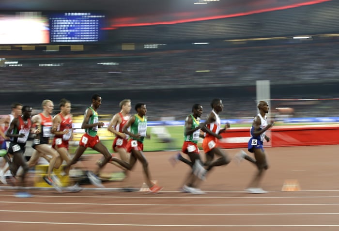Mo Farah leads the field in the men’s 5000m final