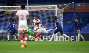 Che Adams scores