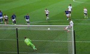 Aleksandar Mitrovic scores from the penalty spot to put Fulham ahead