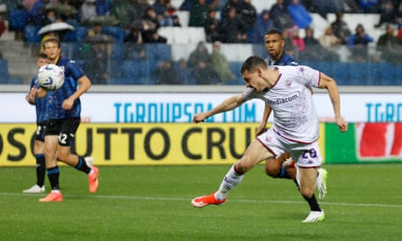 Andrea Belotti scores Fiorentina’s opening goal against Atalanta in Serie A’s final game. What a strange season it’s been for the striker.