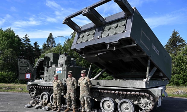 Des soldats britanniques équipés d'un système M270 lors d'un exercice militaire en Allemagne le mois dernier.