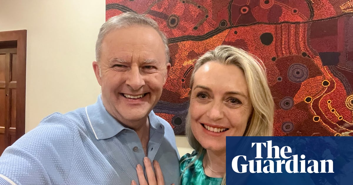 Anthony Albanese among several politicians to declare free Taylor Swift tickets