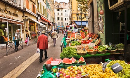 France, Provence-Alpes-Còte-d’Azur, Marseille . Greengrocer near the Marche (market) des Capucins