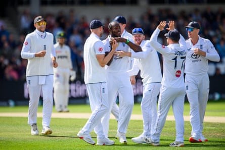 England’s Jofra Archer celebrates dismissing Pakistan’s Imam-ul-Haq