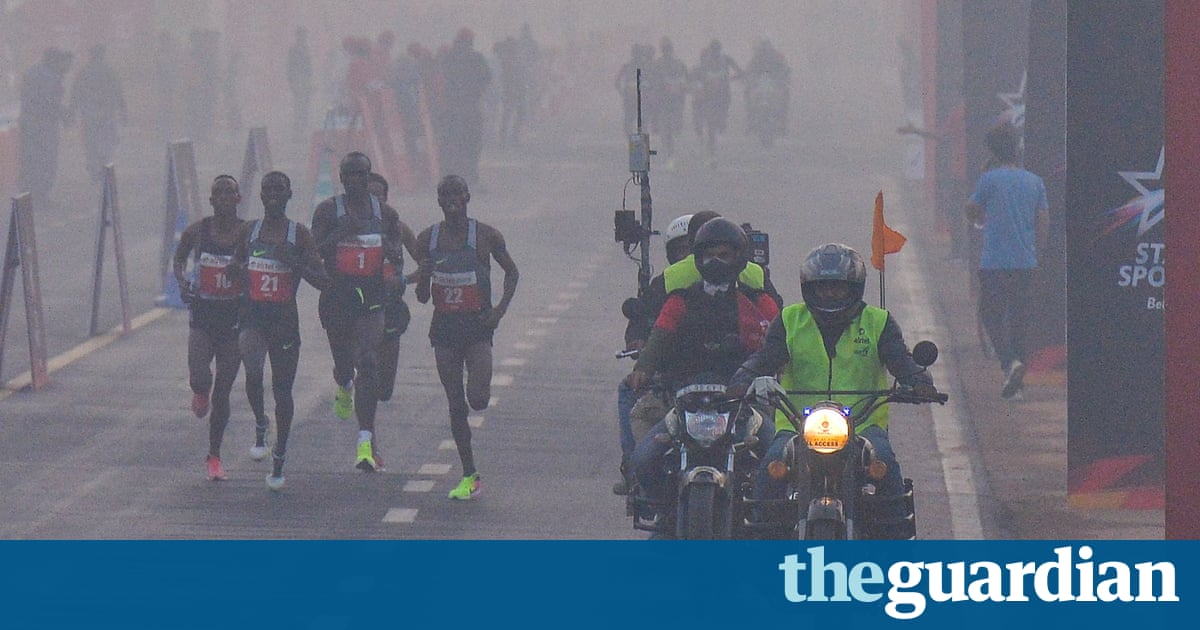 'My eyes are burning': Delhi holds half marathon despite pollution warning 11
