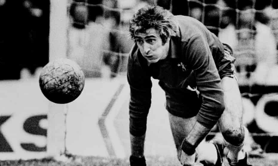 Peter Bonetti playing for Chelsea.