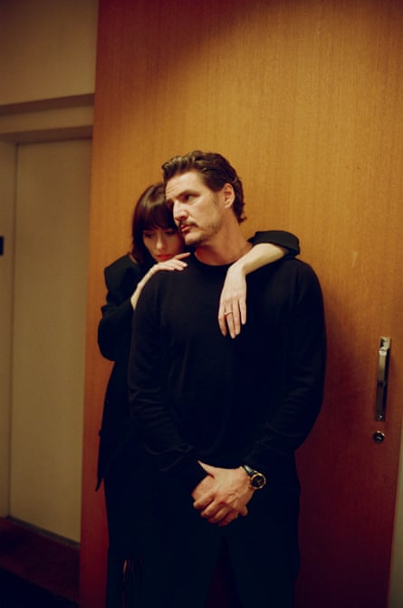 Dakota Johnson and Pedro Pascal in Materialists.