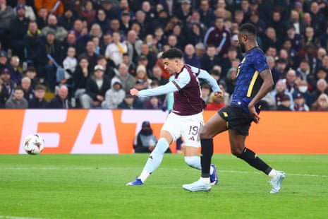 Jadon Sancho hits the post for Villa!