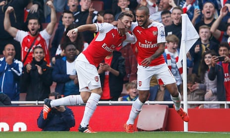 Theo Walcott hopes the outstanding player of the season so far, Mesut Özil, can propel Arsenal to a first Premier League title in over a decade.