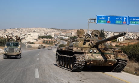 دبابة على جانب الطريق