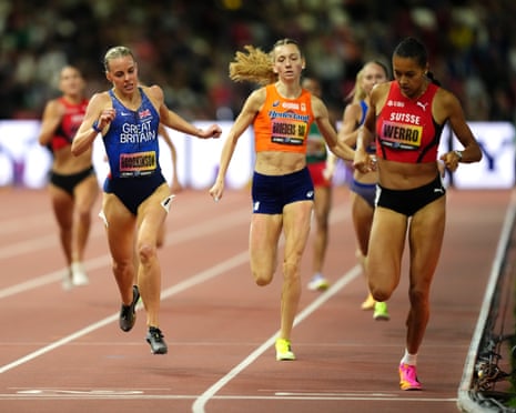 Keely Hodgkinson, Femke Broeders-Bol and Audrey Werro approach the line in the women's 800m at the Ultimate Championships
