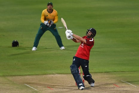 Dawid Malan smashes another six.