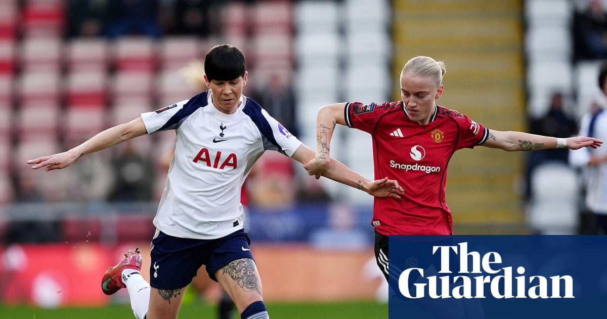 Leicester poised to sign full-back Ashleigh Neville from Tottenham