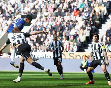 Everton's Carlos Alcaraz heads home the winning goal at St James’ Park.
