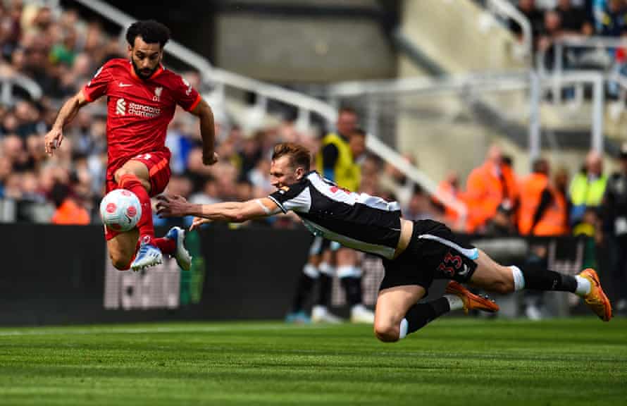 Newcastle United 0-1 Liverpool: Premier League – Wie Es Passiert Ist | Erste Liga 2 Salah Von Liverpool Weicht Einem Zweikampf Aus.
